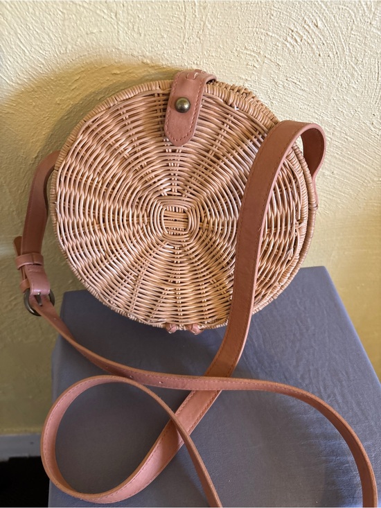 Universal Thread Handbags - Universal Thread Round Woven Crossbody in Blush and Tan Leather